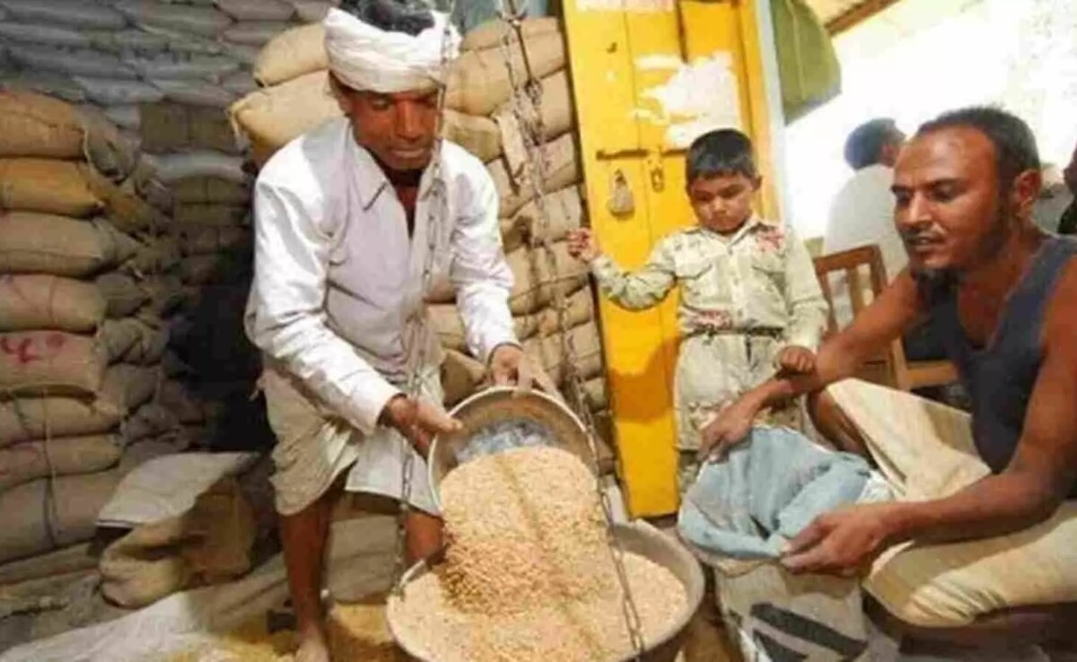 नरेंद्र मोदी सरकार कोराना काल से ही गरीब लोगों को मुफ्त में आनाज उपलब्ध करा रही है. नरेंद्र मोदी सरकार कोराना काल से ही गरीब लोगों को मुफ्त में आनाज उपलब्ध करा रही है.