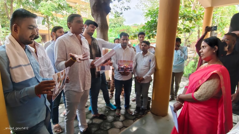 भाजपा के महामंत्री बसंत को PM श्री महाविद्यालय में पढ़ाने पर विरोध, NSUI ने भूख हड़ताल की दी चेतावनी भाजपा के महामंत्री बसंत को PM श्री महाविद्यालय में पढ़ाने पर विरोध, NSUI ने भूख हड़ताल की दी चेतावनी