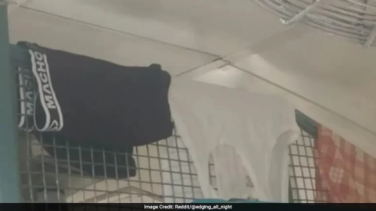 Passenger Hangs Undergarments In Train, Pic Viral: "Only In Indian Railways" Passenger Hangs Undergarments In Train, Pic Viral: "Only In Indian Railways"
