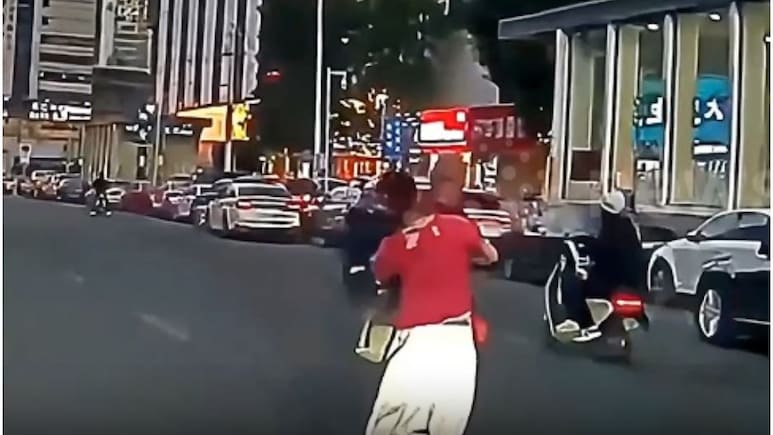 Watch: Woman Helps Elderly Man Cross Road In China, Gets Slapped Instead Watch: Woman Helps Elderly Man Cross Road In China, Gets Slapped Instead