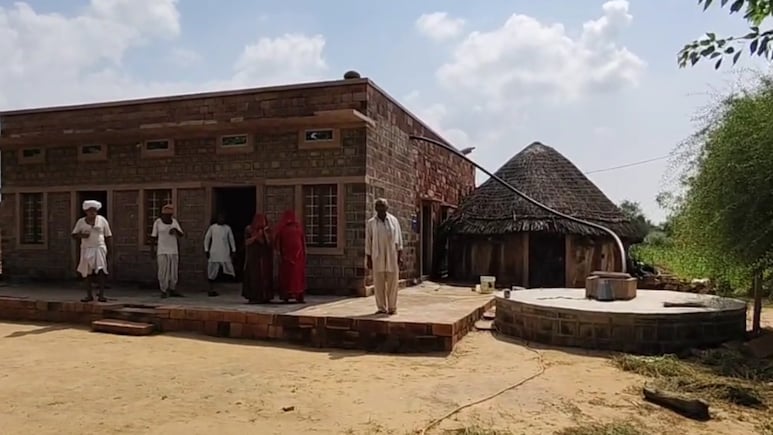 Phalodi: बिजली के तारों से रास्ते को किया बंद, करंट का खतरा बढ़ा; घर में कैद हुए लोग तो लगाई गुहार