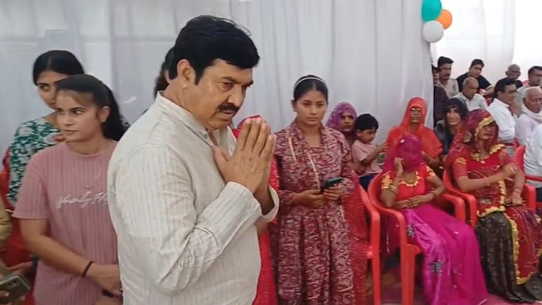 Rajasthan: यूनुस खान को पुलिस थाने का करना था उद्घाटन, विधायक के पहुंचने से पहले काट दिया फीता Rajasthan: यूनुस खान को पुलिस थाने का करना था उद्घाटन, विधायक के पहुंचने से पहले काट दिया फीता