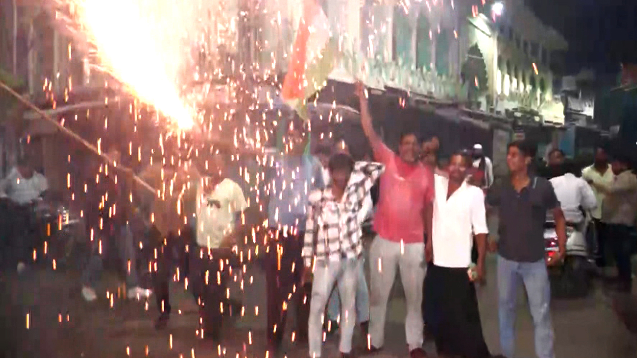 Fans Burst Crackers To Celebrate Indias Win Against Pakistan In Asia  Cup