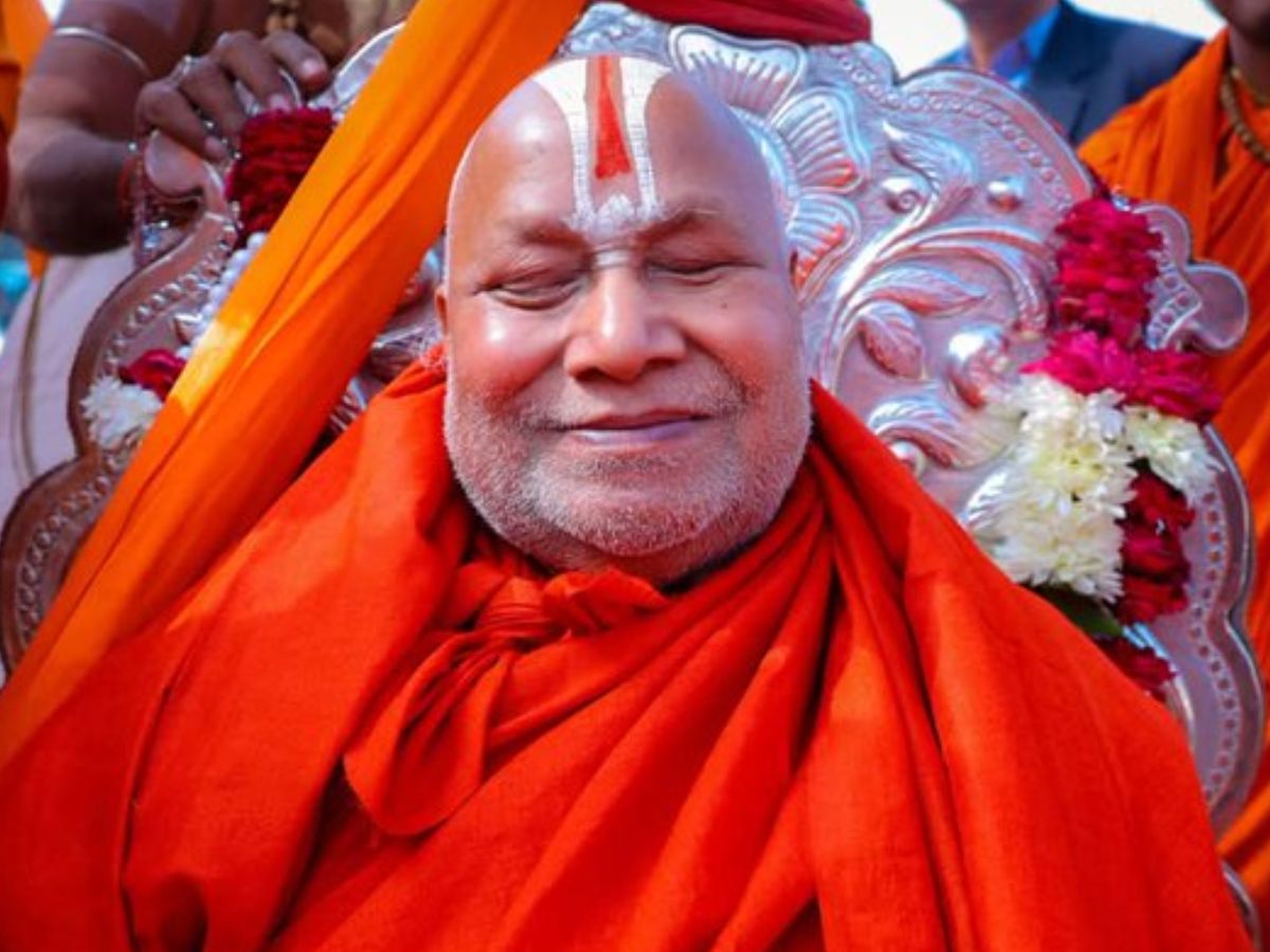 जौनपुर के गिरिधर मिश्रा कैसे बने रामभद्राचार्य, 2 माह की उम्र में गंवाई आंखों की रोशनी, बने विख्यात कथावाचक