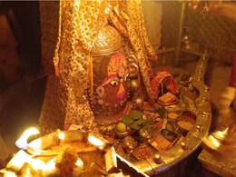 Baba Mahakal Darshan: बाबा महाकाल को मोगरे-गुलाब से किया गया श्रृंगार, देवी स्वरुप में दिए दर्शन, श्रद्धालु हुए मंत्र मुग्ध 