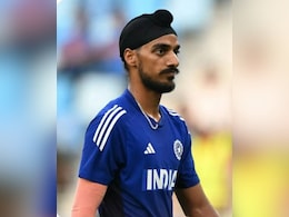 IND vs OMAN: खत्म हुआ अर्शदीप का वनवास,  इन 3 सितारों में लेफ्टी पेसर के पास इतिहास रचने का सर्वश्रेष्ठ मौका IND vs OMAN: खत्म हुआ अर्शदीप का वनवास,  इन 3 सितारों में लेफ्टी पेसर के पास इतिहास रचने का सर्वश्रेष्ठ मौका