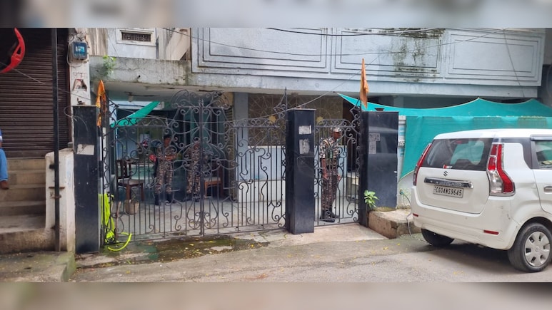 रियल एस्टेट कारोबारी के ठिकानों पर ED की रेड, कोल घोटाला में पैसों के इन्वेस्टमेंट को लेकर चल रही है जांच रियल एस्टेट कारोबारी के ठिकानों पर ED की रेड, कोल घोटाला में पैसों के इन्वेस्टमेंट को लेकर चल रही है जांच