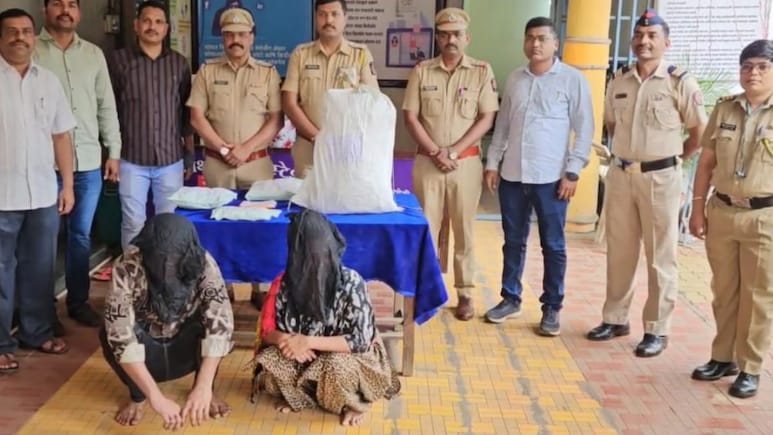 Ambernath: अंबरनाथमध्ये 'ड्रग्ज माफिया' पती-पत्नीला अटक; एकावर 21 तर दुसऱ्यावर 4 गुन्हे दाखल Ambernath: अंबरनाथमध्ये 'ड्रग्ज माफिया' पती-पत्नीला अटक; एकावर 21 तर दुसऱ्यावर 4 गुन्हे दाखल
