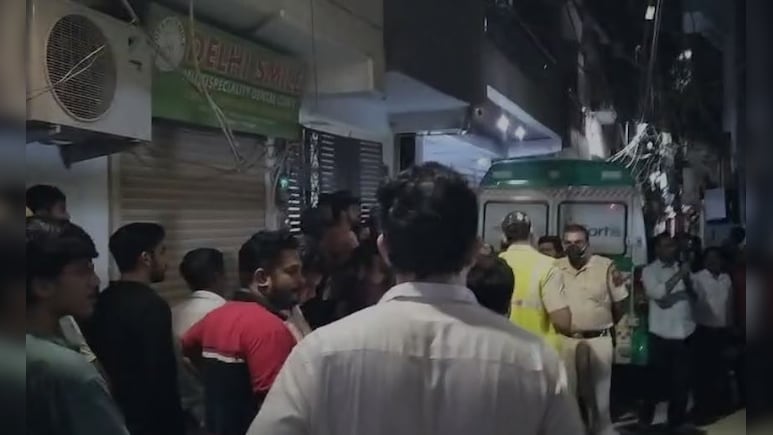 दिल्ली: जामिया नगर के फ्लैट से मिली महिला की लाश, मानसिक रूप से बीमार बेटा बैठा था पास