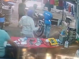 लड़की का फिल्मी अंदाज में अपहरण: बोलेरो में बैठाकर ले गए, ग्रामीणों ने दिखाई हिम्मत, पुलिस ने 20KM तक किया पीछा लड़की का फिल्मी अंदाज में अपहरण: बोलेरो में बैठाकर ले गए, ग्रामीणों ने दिखाई हिम्मत, पुलिस ने 20KM तक किया पीछा