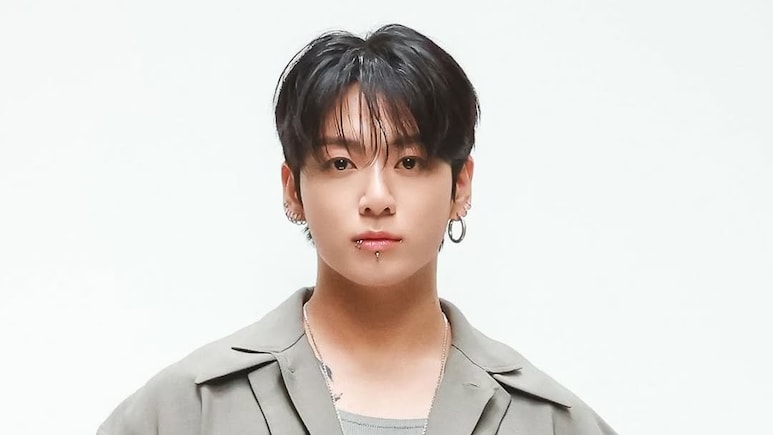 BTS Member Jungkook Turns Calvin Klein's NYFW Show Into His Own Runway Moment, Fans Call Him "Prince Charming"