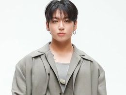 BTS Member Jungkook Turns Calvin Klein's NYFW Show Into His Own Runway Moment, Fans Call Him "Prince Charming" BTS Member Jungkook Turns Calvin Klein's NYFW Show Into His Own Runway Moment, Fans Call Him "Prince Charming"