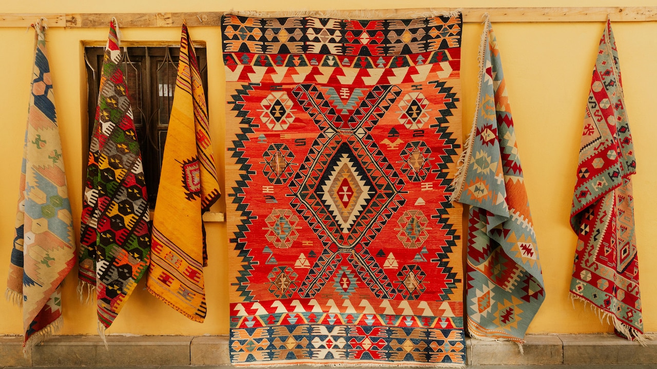 Best Carpets as Style Anchors: How Modern Rugs Can Redefine Any Room
