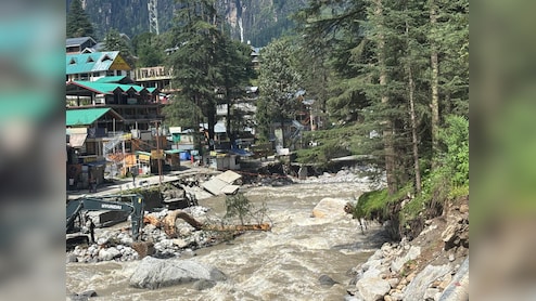 दो सूखे पेड़ कट गए होते तो मनाली की तिब्बती कॉलोनी इस तरह तबाह नहीं होती!
