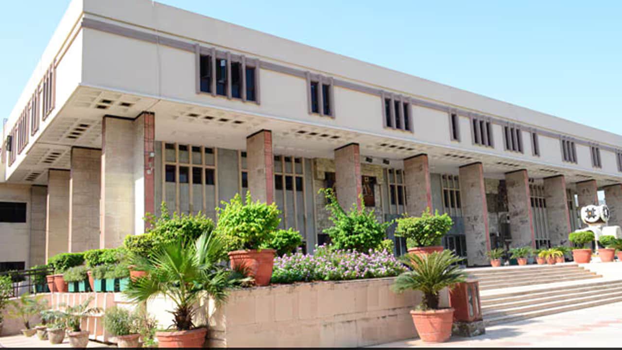 Delhi High Court Evacuated, Searches On After Bomb Threat Email