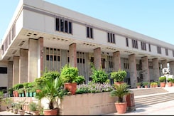 Delhi High Court Evacuated, Searches On After Bomb Threat Email Delhi High Court Evacuated, Searches On After Bomb Threat Email