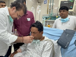 नरेश मीणा को पुलिस ने SMS अस्पताल में भर्ती करवाया, कांग्रेस नेता खाचरियावास ने पानी पिलाकर तुड़वाया अनशन  नरेश मीणा को पुलिस ने SMS अस्पताल में भर्ती करवाया, कांग्रेस नेता खाचरियावास ने पानी पिलाकर तुड़वाया अनशन