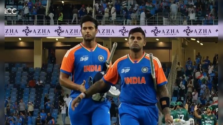 Apollo Tyres होगा भारतीय क्रिकेट टीम की जर्सी का नया स्पांसर, इतने करोड़ रुपये की हुई डील- रिपोर्ट्स Apollo Tyres होगा भारतीय क्रिकेट टीम की जर्सी का नया स्पांसर, इतने करोड़ रुपये की हुई डील- रिपोर्ट्स