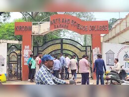 टॉयलेट में बहता पानी, पर पीने को एक बूंद नहीं, 3500 छात्रों ने कॉलेज के गेट पर जड़ा ताला !