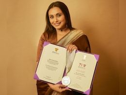 रानी मुखर्जी नेशनल अवार्ड मिलने पर हुईं इमोशनल, पिता को याद कर बोलीं- 'आज मैं आपको...' रानी मुखर्जी नेशनल अवार्ड मिलने पर हुईं इमोशनल, पिता को याद कर बोलीं- 'आज मैं आपको...'