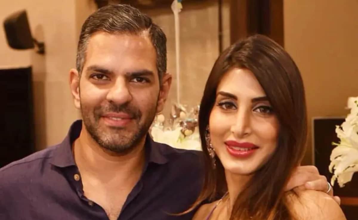 When Priya Sachdev First Met Karisma Kapoor's Husband Sunjay Kapur On A Flight