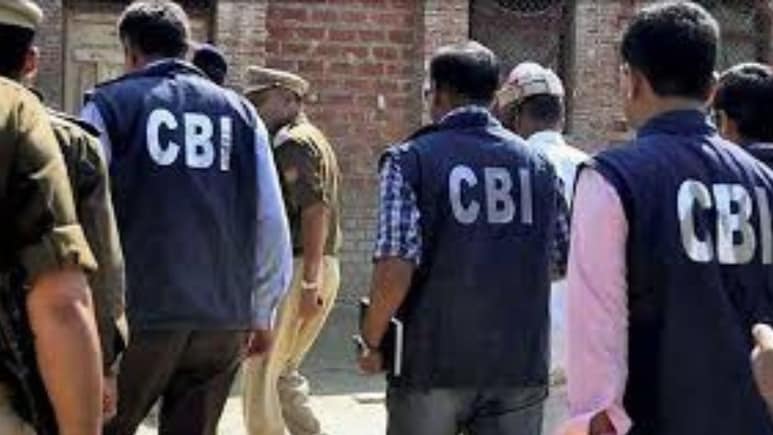 एक ने मांगे 4 लाख, दूसरे ने 20 हजार... CBI ने 2 सरकारी अफसरों को रिश्वत लेते हुए रंगेहाथ पकड़ा