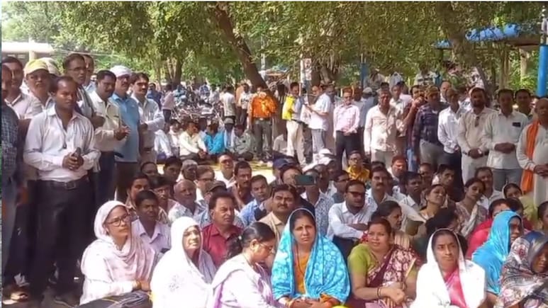 शिक्षिका ने चूहों से कर दी टीचर की तुलना, बोलीं- 'अफसर वैज्ञानिकों की तरह कर रहे शिक्षक पर प्रयोग'