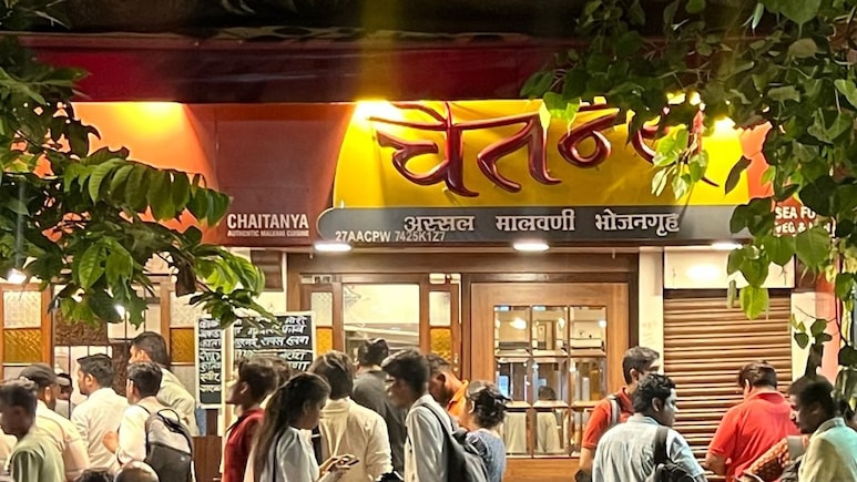 Hotel Chaitanya Dadar Viral Post: दादरच्या सुप्रसिद्ध 'चैतन्य' मध्ये जेवू नका! हॉटेल प्रशासनानेच दिला इशारा