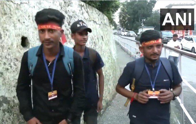चलो बुलावा आया है... वैष्णो देवी में भक्त दर्शन के लिए बढ़े, 3 हफ्ते बाद खुला मां का दरबार