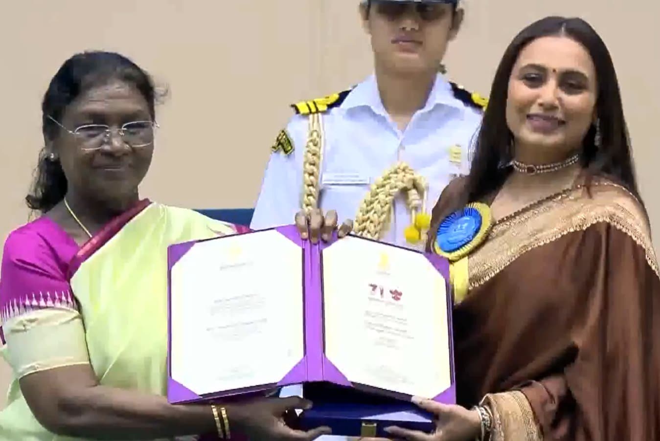 Rani Mukerji (R) receives the National Award for Best Actress from President Droupadi Murmu Rani Mukerji (R) receives the National Award for Best Actress from President Droupadi Murmu
