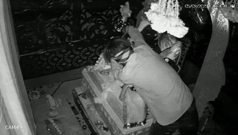 Rajasthan: अजमेर में गणेश जी की प्रतिमा से हार और कुंडल उड़ा ले गया चोर, CCTV में कैद हुई वारदात