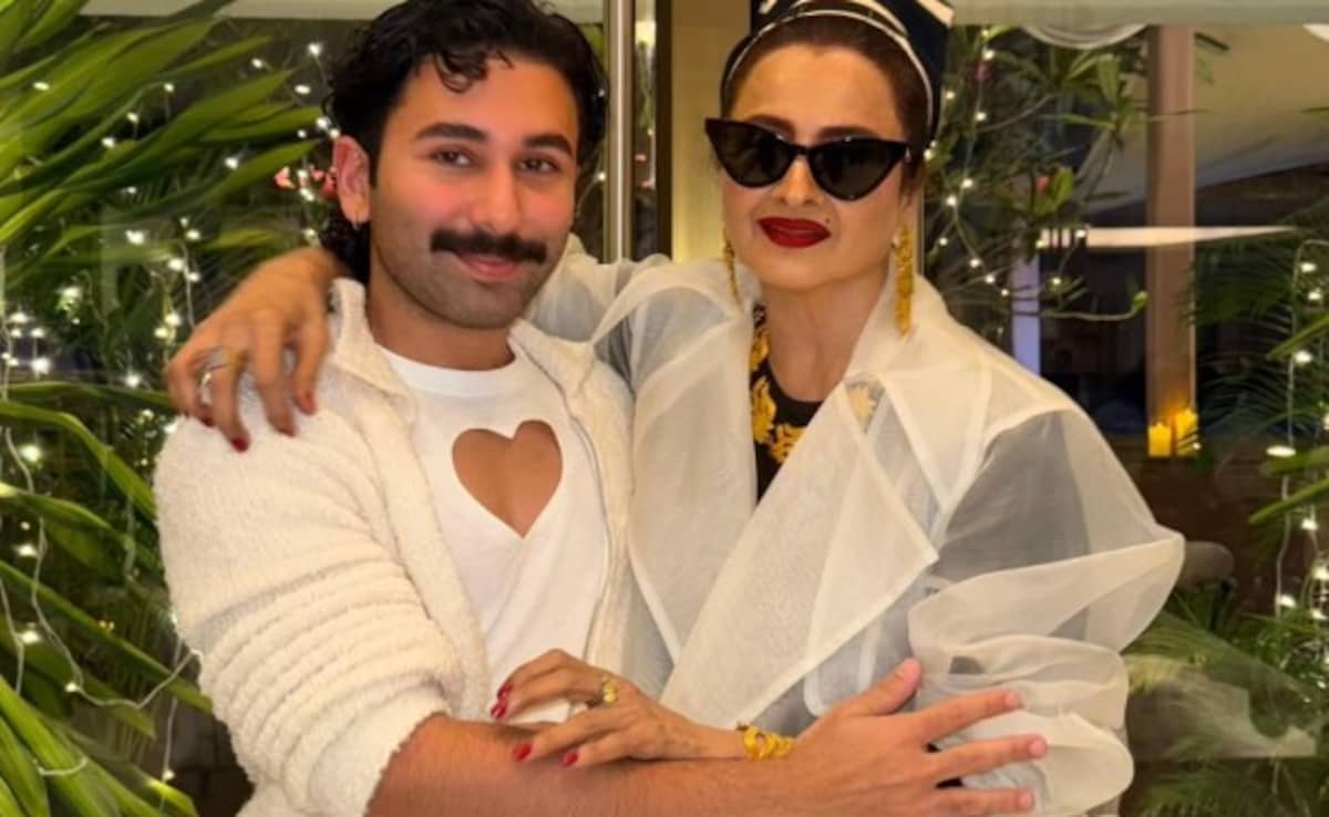 Watch: Orry And Rekha's Viral Moment From Boney Kapoor's Bash Has The Internet's Attention