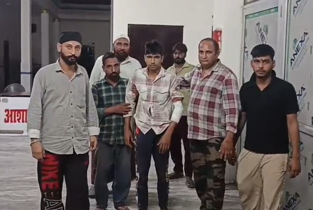 तेंदुए के हमले में बाल-बाल बचा शख्स, सोशल मीडिया पर वायरल हुआ वीडियो
