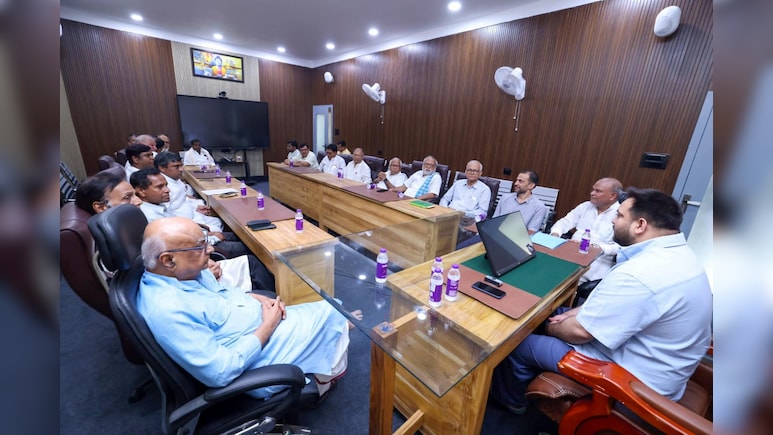 बिहार महागठबंधन में सीट शेयरिंग पर बड़ा अपडेट, तेजस्वी के घर मेगामीटिंग में बन गई बात; जानें घोषणा कब बिहार महागठबंधन में सीट शेयरिंग पर बड़ा अपडेट, तेजस्वी के घर मेगामीटिंग में बन गई बात; जानें घोषणा कब