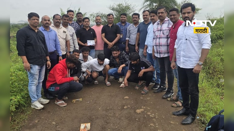 Pune News: पिस्तूल, कोयता, मिरची पावडर घेवून दरोड्याचा प्लॅन, एक गुप्त माहिती अन् संपूर्ण 'रावण टोळी' गजाआड Pune News: पिस्तूल, कोयता, मिरची पावडर घेवून दरोड्याचा प्लॅन, एक गुप्त माहिती अन् संपूर्ण 'रावण टोळी' गजाआड