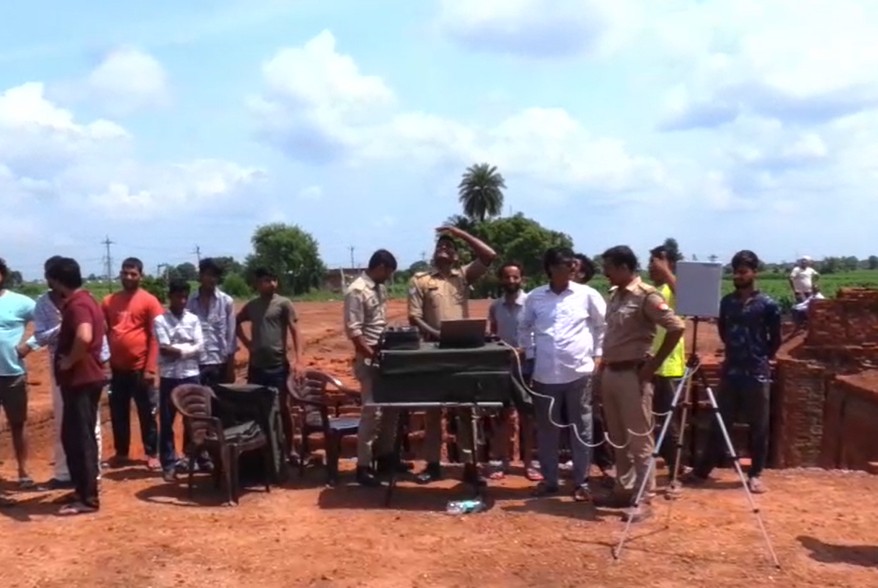 मेरठ में 'न्यूड गैंग' का खौफ, खेत में खींच कर ले जाते हैं, महिलाओं में दहशत, ड्रोन से तलाश रही पुलिस