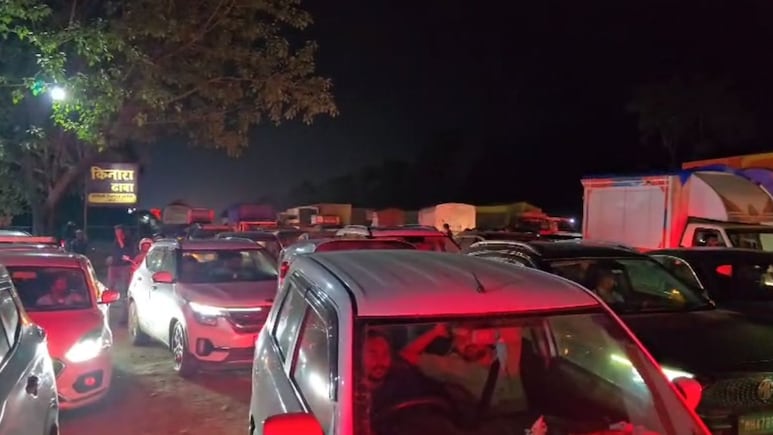 Baby Dies After Ambulance Stuck 5 Hours In Mumbai-Ahmedabad Highway Jam Baby Dies After Ambulance Stuck 5 Hours In Mumbai-Ahmedabad Highway Jam