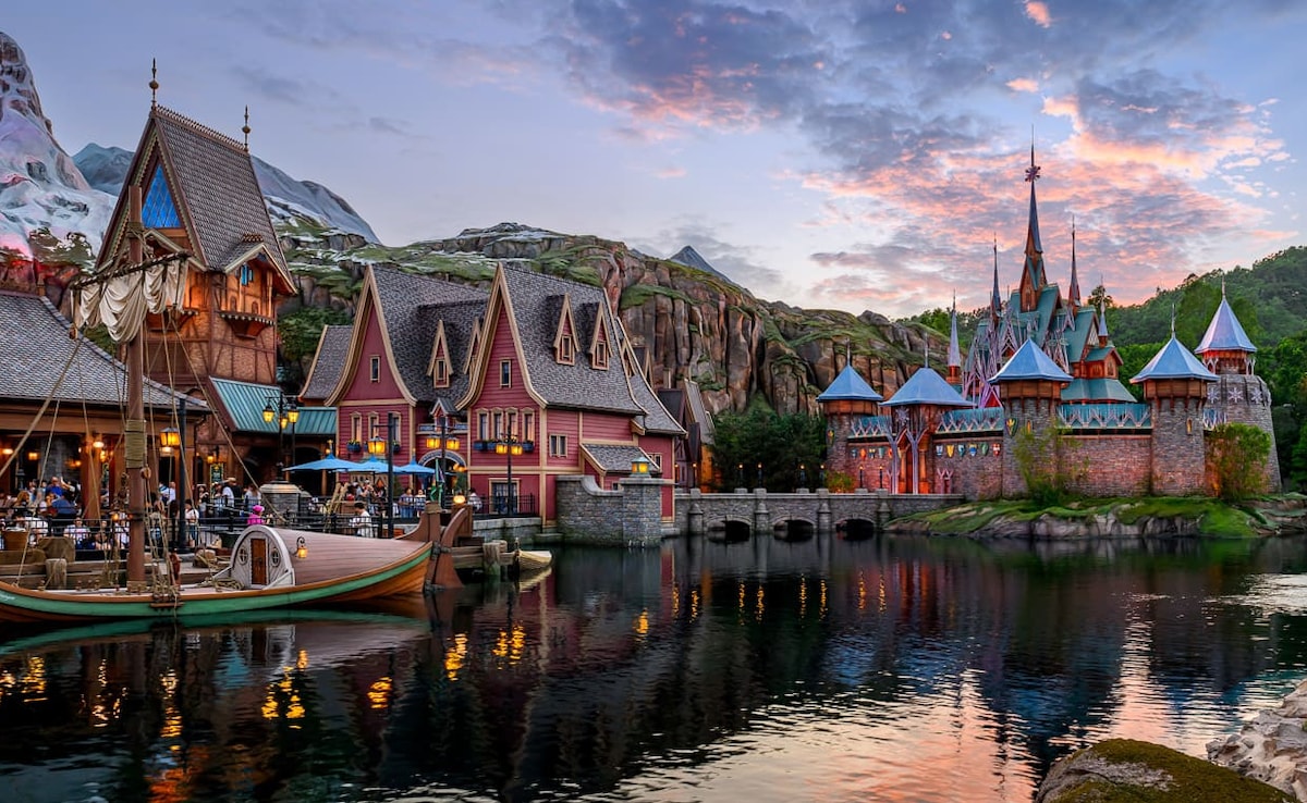 Hong Kong Disneylands World of Frozen Hong Kong Disneylands World of Frozen