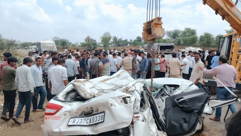 डीडवाना में भीषण सड़क हादसा, बस और कार की टक्कर में 2 लोगों की मौत,19 से ज्यादा घायल