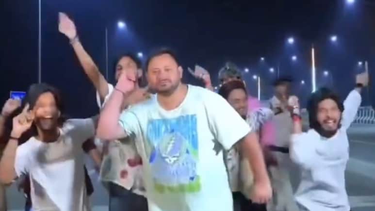 Video: लड़के बना रहे थे रील, तेजस्वी ने देखा तो वो भी लगे नाचने; वीडियो हुआ वायरल Video: लड़के बना रहे थे रील, तेजस्वी ने देखा तो वो भी लगे नाचने; वीडियो हुआ वायरल