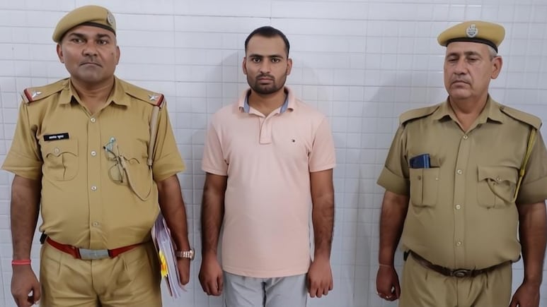 पुलिस कांस्टेबल परीक्षा में डमी कैंडिडेट का पर्दाफाश, अलग-अलग नाम से दे रहा था परीक्षा; बायोमेट्रिक ने खोली पोल पुलिस कांस्टेबल परीक्षा में डमी कैंडिडेट का पर्दाफाश, अलग-अलग नाम से दे रहा था परीक्षा; बायोमेट्रिक ने खोली पोल