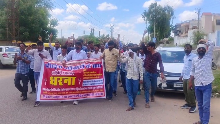 नर्सिंग ऑफिसर पर लगे मारपीट के आरोप, कार्रवाई नहीं होने पर नर्सिंग कर्मियों ने किया कार्य बहिष्कार नर्सिंग ऑफिसर पर लगे मारपीट के आरोप, कार्रवाई नहीं होने पर नर्सिंग कर्मियों ने किया कार्य बहिष्कार