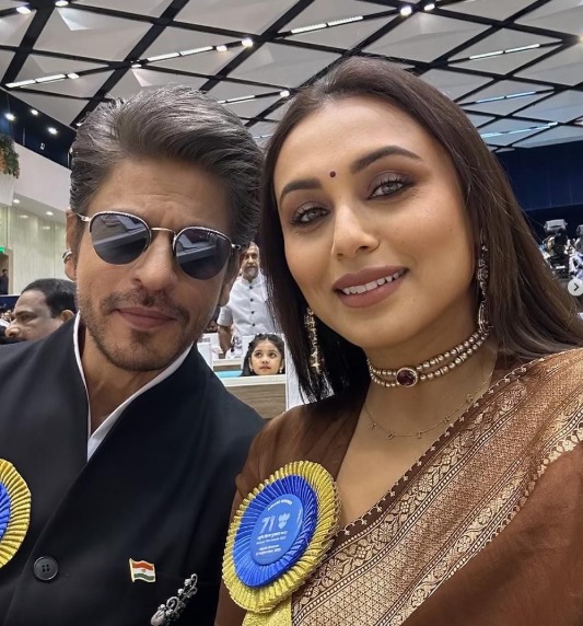 Watch: Shah Rukh Khan Kisses Rani Mukerji On Her Cheek At National Awards Ceremony