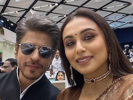 Watch: Shah Rukh Khan Kisses Rani Mukerji On Her Cheek At National Awards Ceremony Watch: Shah Rukh Khan Kisses Rani Mukerji On Her Cheek At National Awards Ceremony