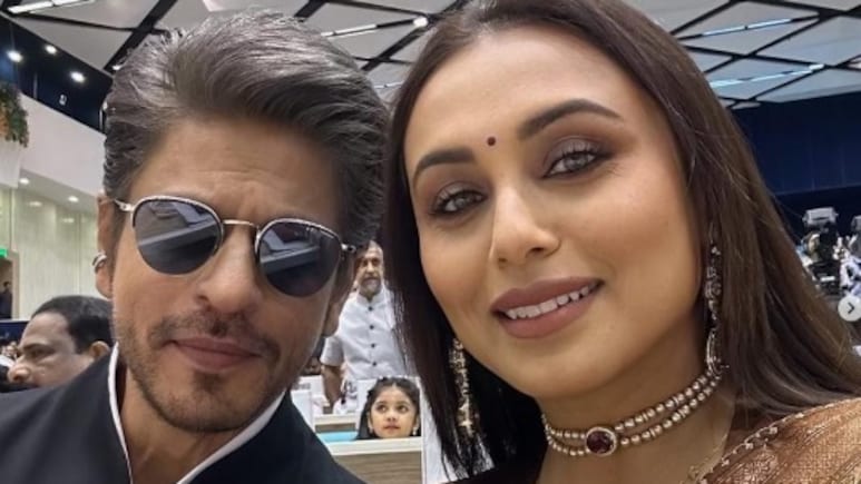 Watch: Shah Rukh Khan Kisses Rani Mukerji On Her Cheek At National Awards Ceremony Watch: Shah Rukh Khan Kisses Rani Mukerji On Her Cheek At National Awards Ceremony