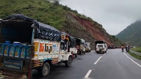 उदयपुर में नेशनल हाईवे 58 ई पर लैंडस्लाइड, गाड़‍ियों की लगी लंबी कतार