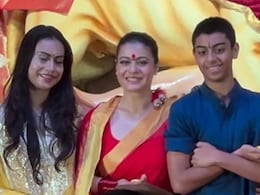 दुर्गा पूजा के पंडाल में बेटे युग को दुलारती दिखीं काजोल, वायरल वीडियो में देखें देवगन फैमिली के क्यूम मोमेंट दुर्गा पूजा के पंडाल में बेटे युग को दुलारती दिखीं काजोल, वायरल वीडियो में देखें देवगन फैमिली के क्यूम मोमेंट