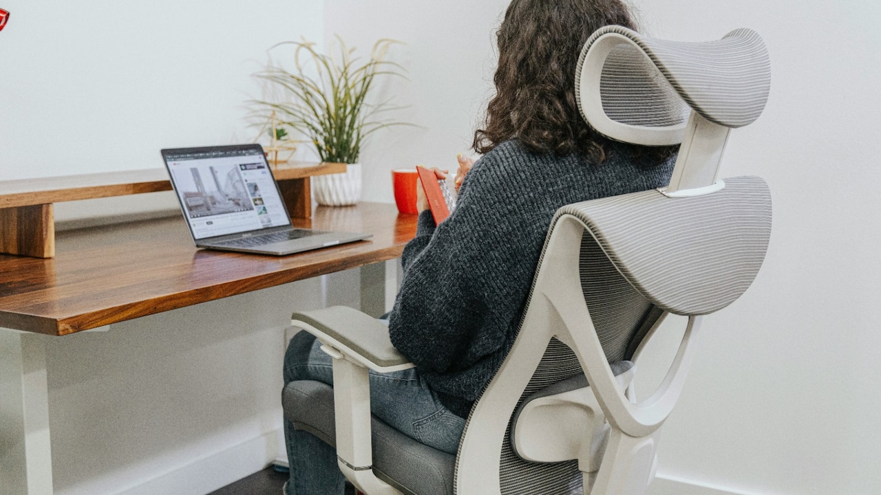 Top Curtain Raiser Deals On Office Chairs At Flipkart Big Billion Days Sale