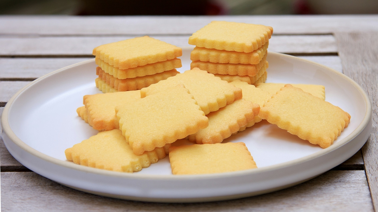 Have crispy and flavourful cookies to make evening tea time extra special