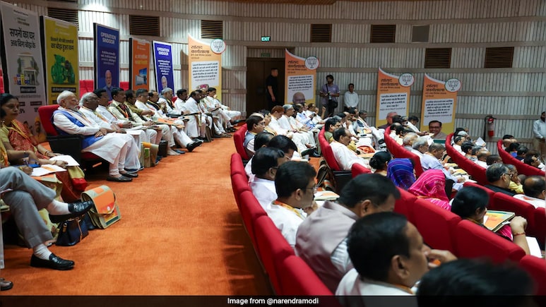 Tiffin Meet, Singapore's Cleanliness In PM Modi's Mantra To MPs At BJP Workshop Tiffin Meet, Singapore's Cleanliness In PM Modi's Mantra To MPs At BJP Workshop